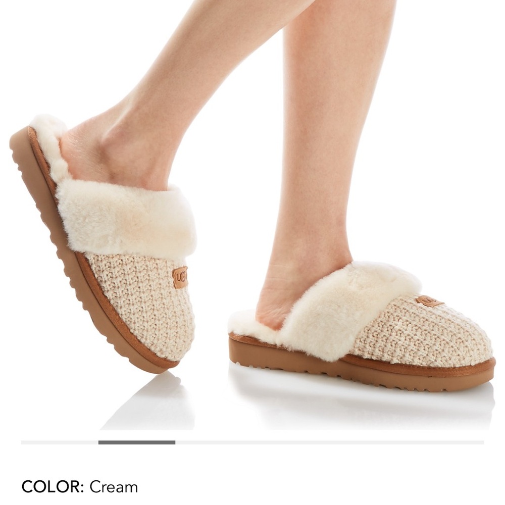 Uggs w cozy cream color slippers